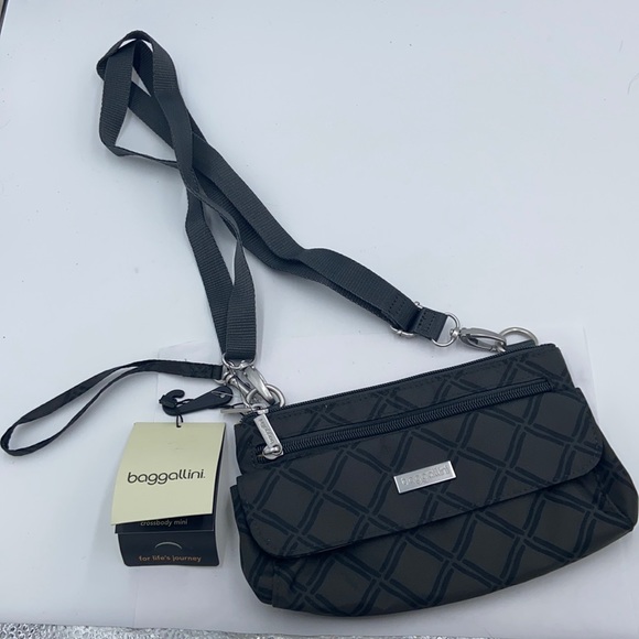 Baggallini Handbags - NWT Baggalini crossbody mini grey patterned bag